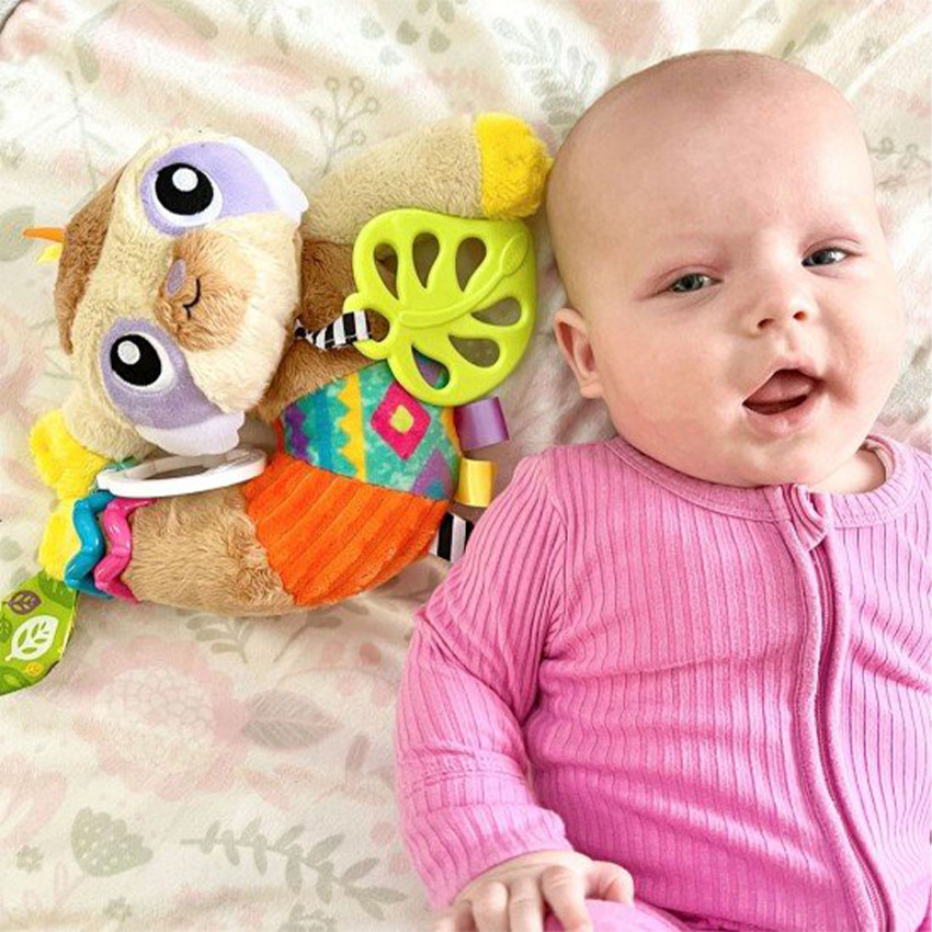 Peluche d'activités sensorielles à suspendre Salo le paresseux