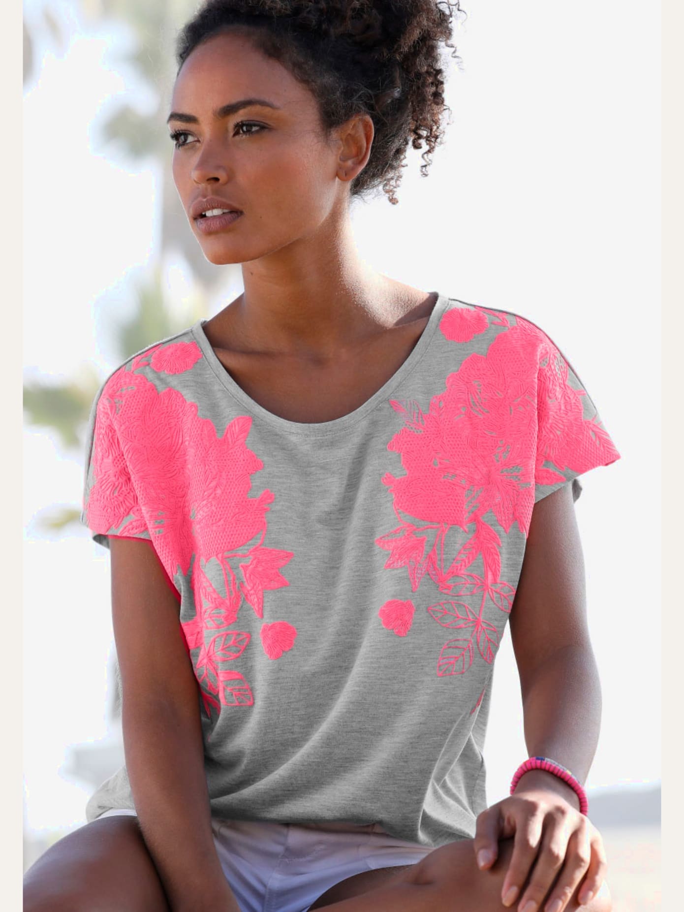 T-shirt imprimé fluo sur les manches