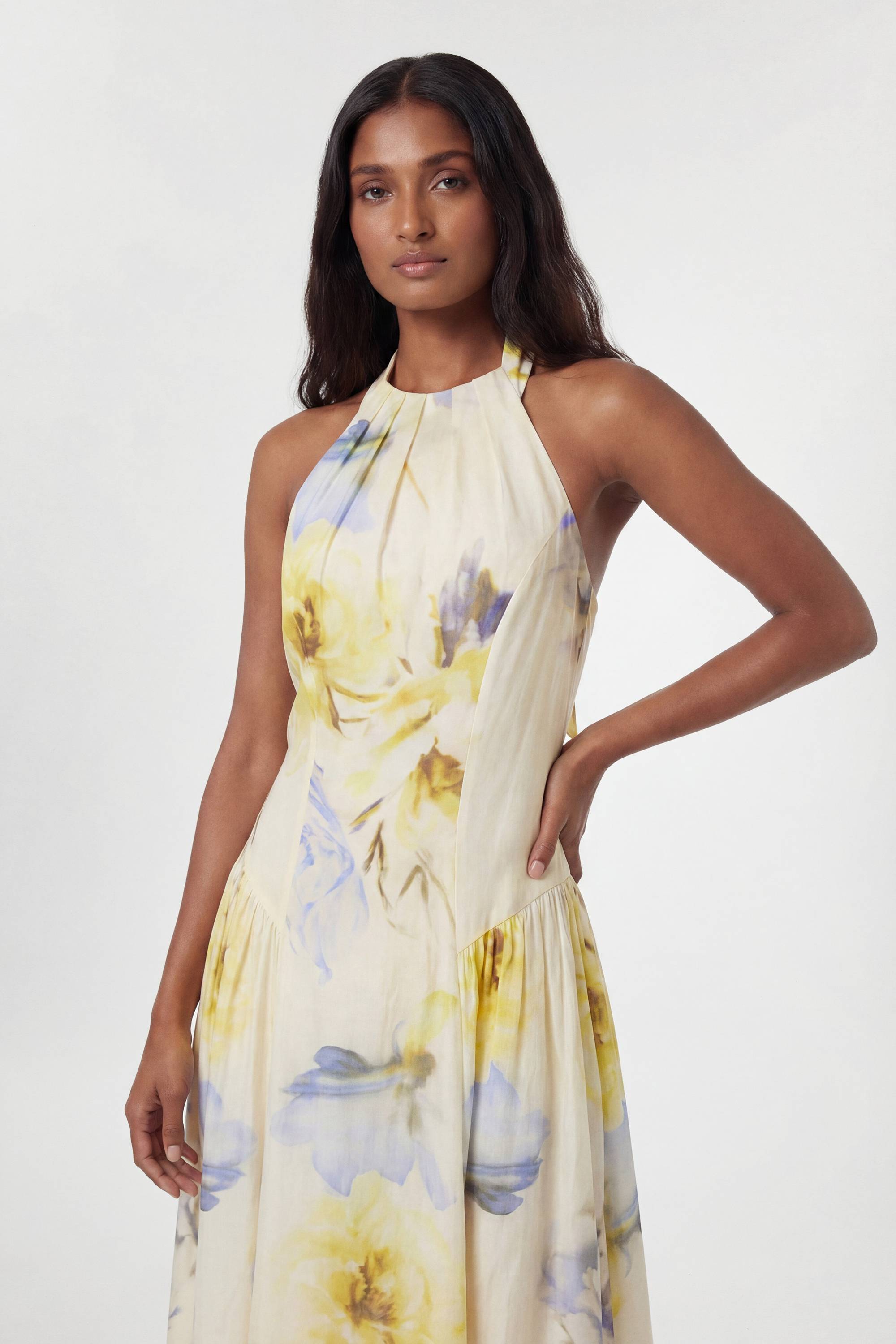 KarenMillen Robe Midi Tissée À Imprimé Floral Bleu Avec Col Licou À Bretelles