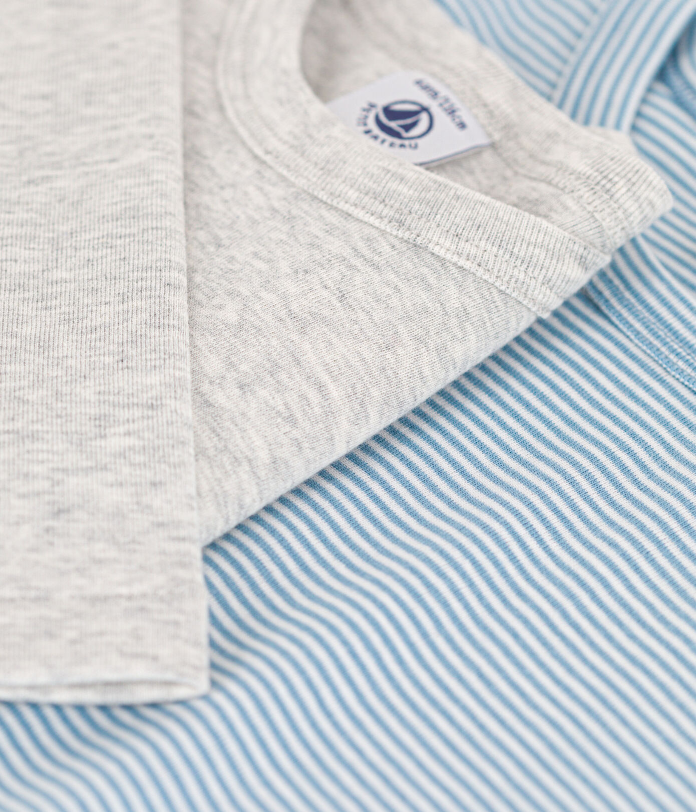Lot de 2 tee shirts manches longues en coton petit garçon