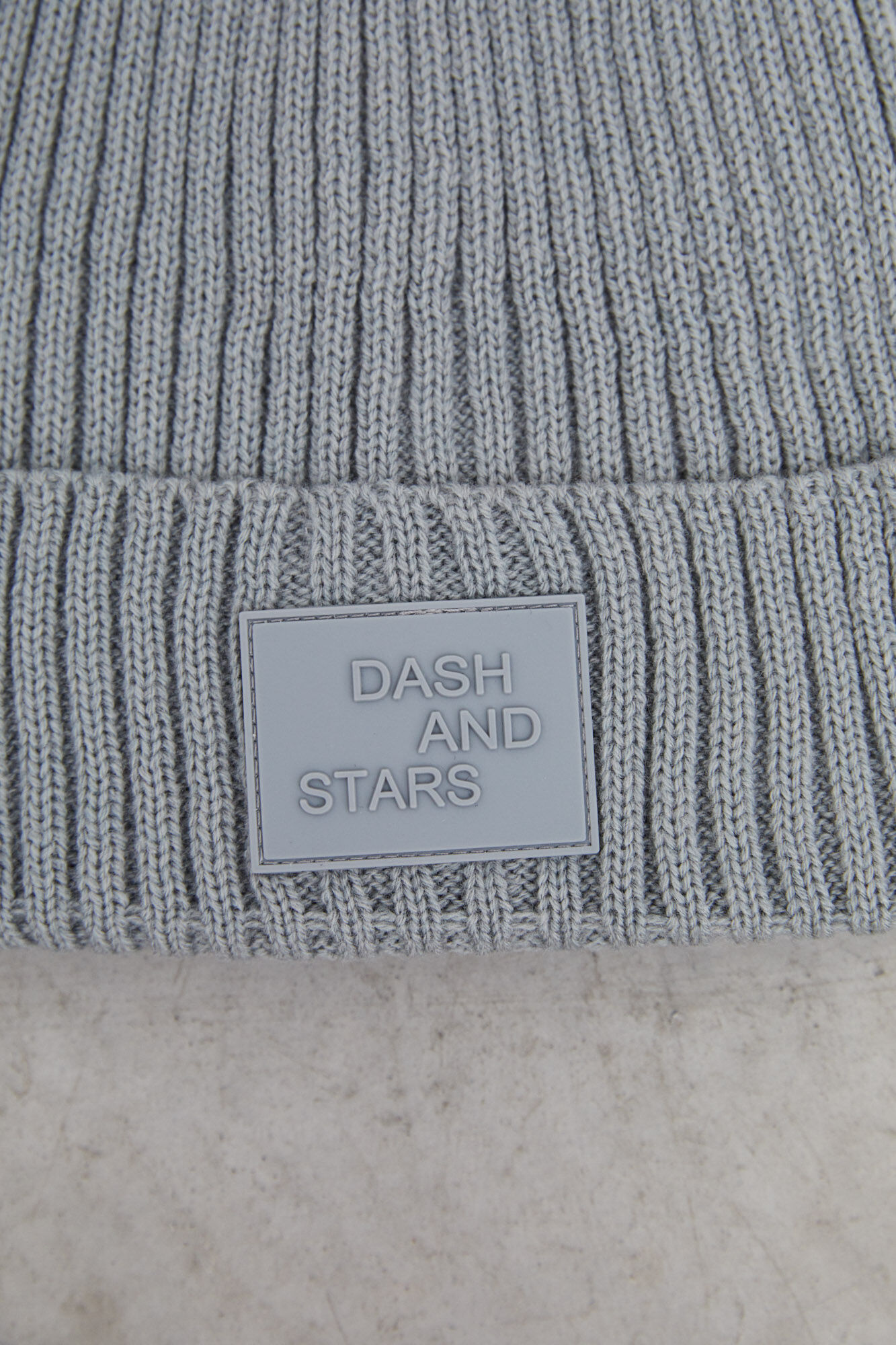 Gorro de malha cinza com logotipo - cinza