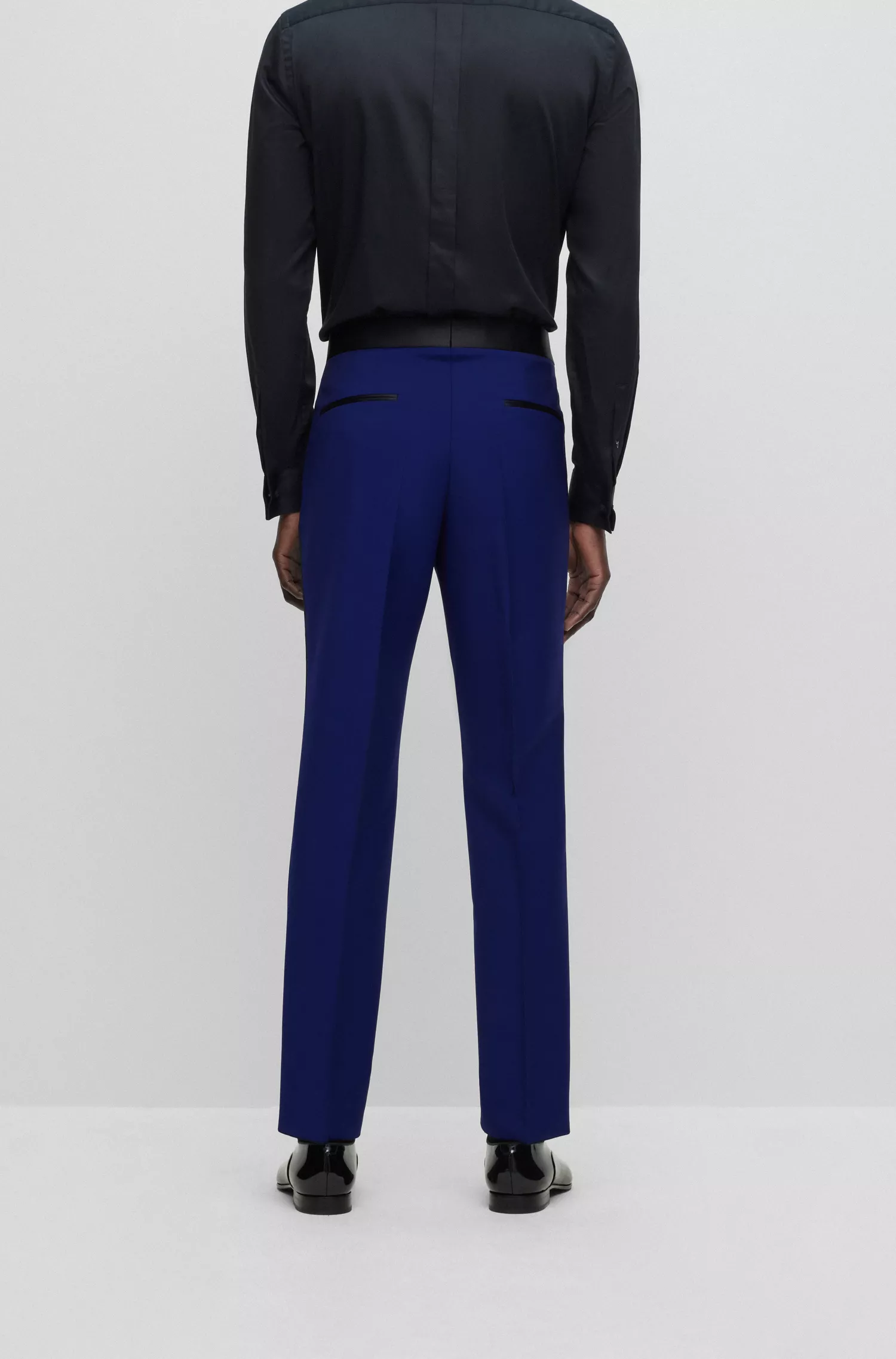 Smoking BOSS preto slim-fit em lã virgem italiana e mohair