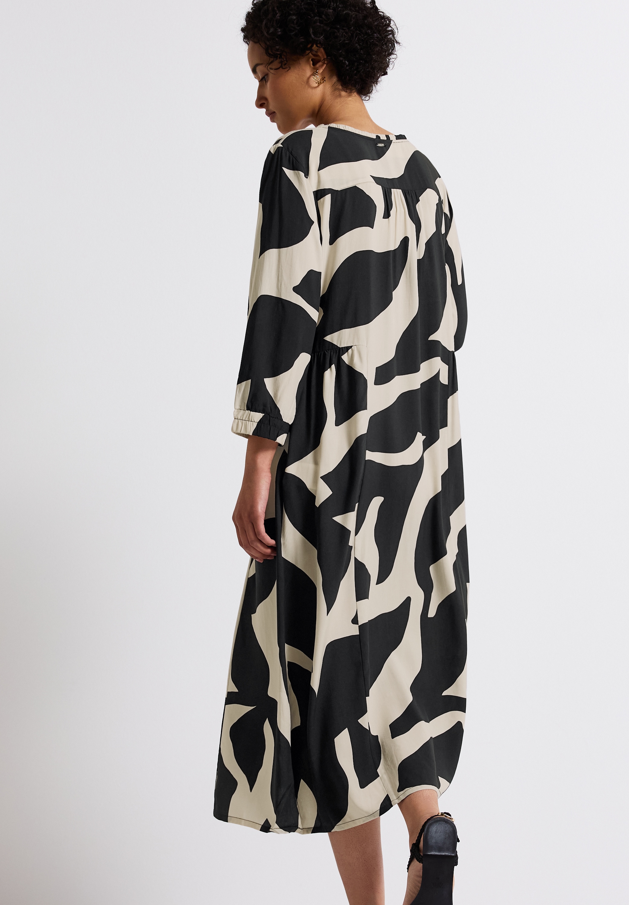 STREET ONE Midikleid Ohne Taschen mit grafischem Muster und 3/4 -Arm
