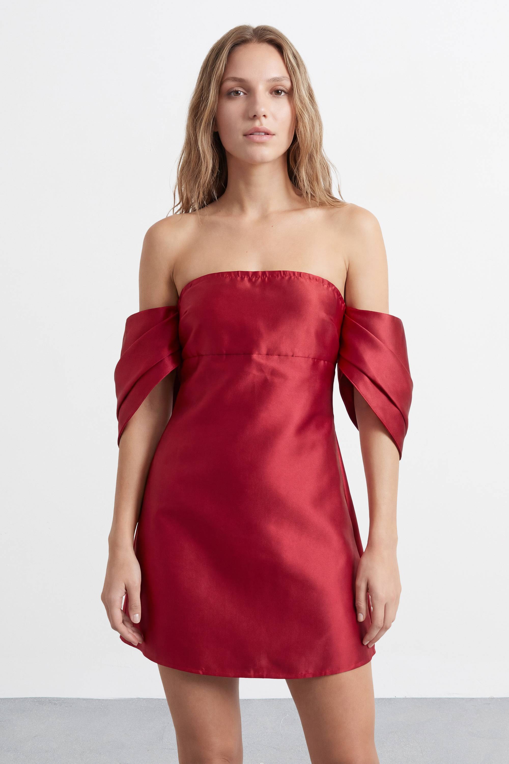 Warehouse Robe Mini Bardot à Manches Bouffantes Structurées