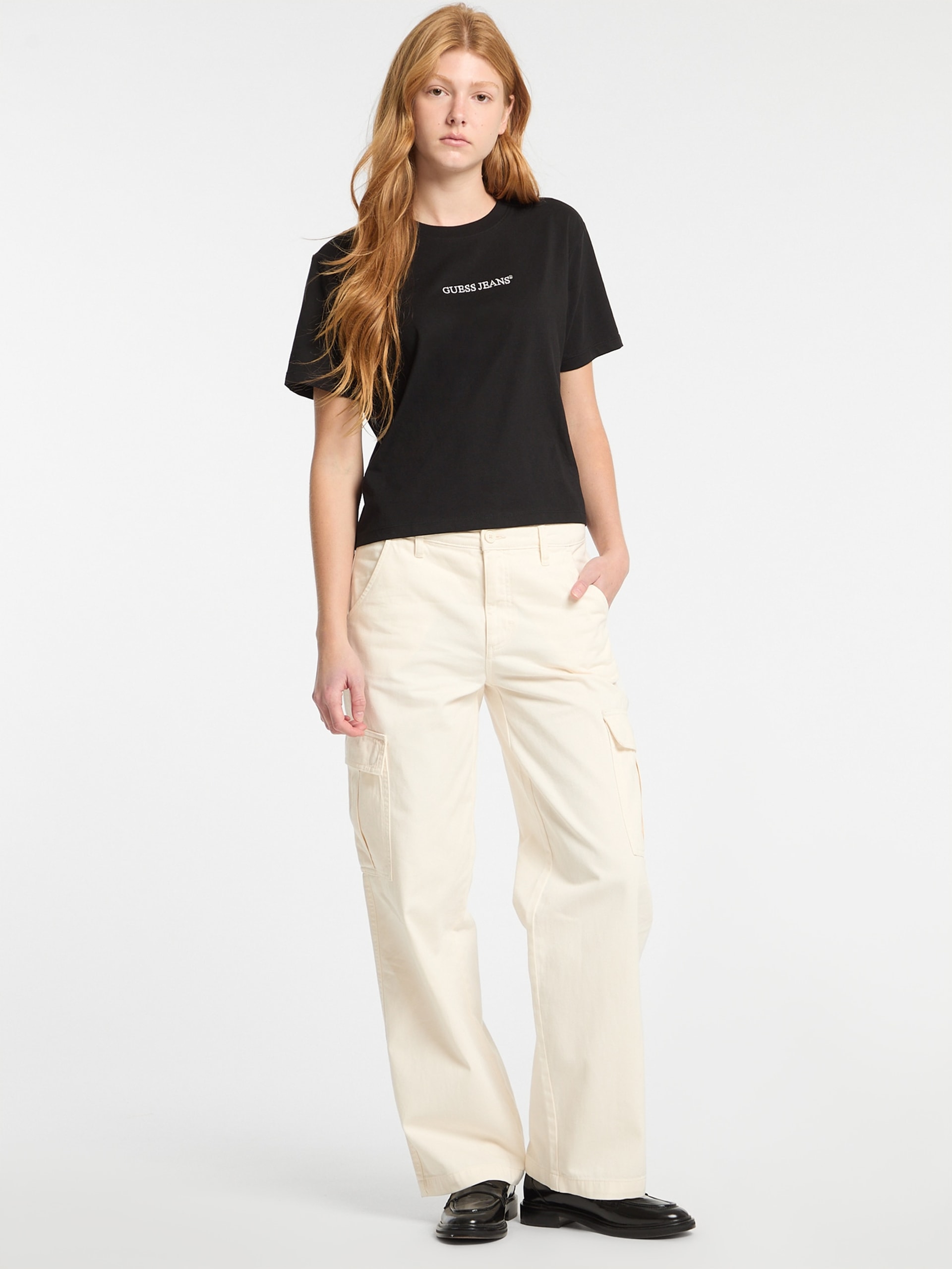 Camiseta com gola redonda e logo
