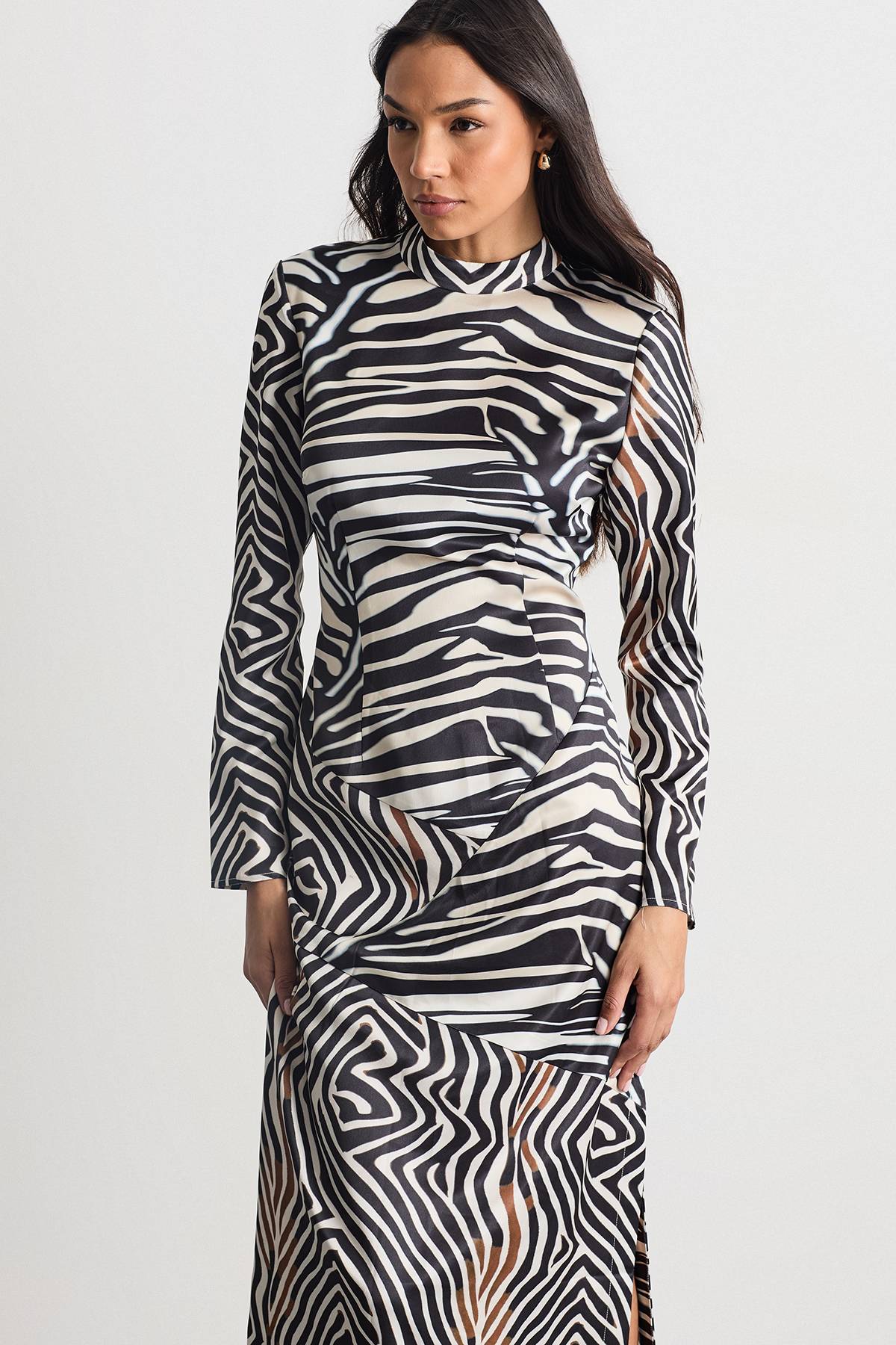 Warehouse Robe Longue à Panneaux en Satin Imprimé Zèbre