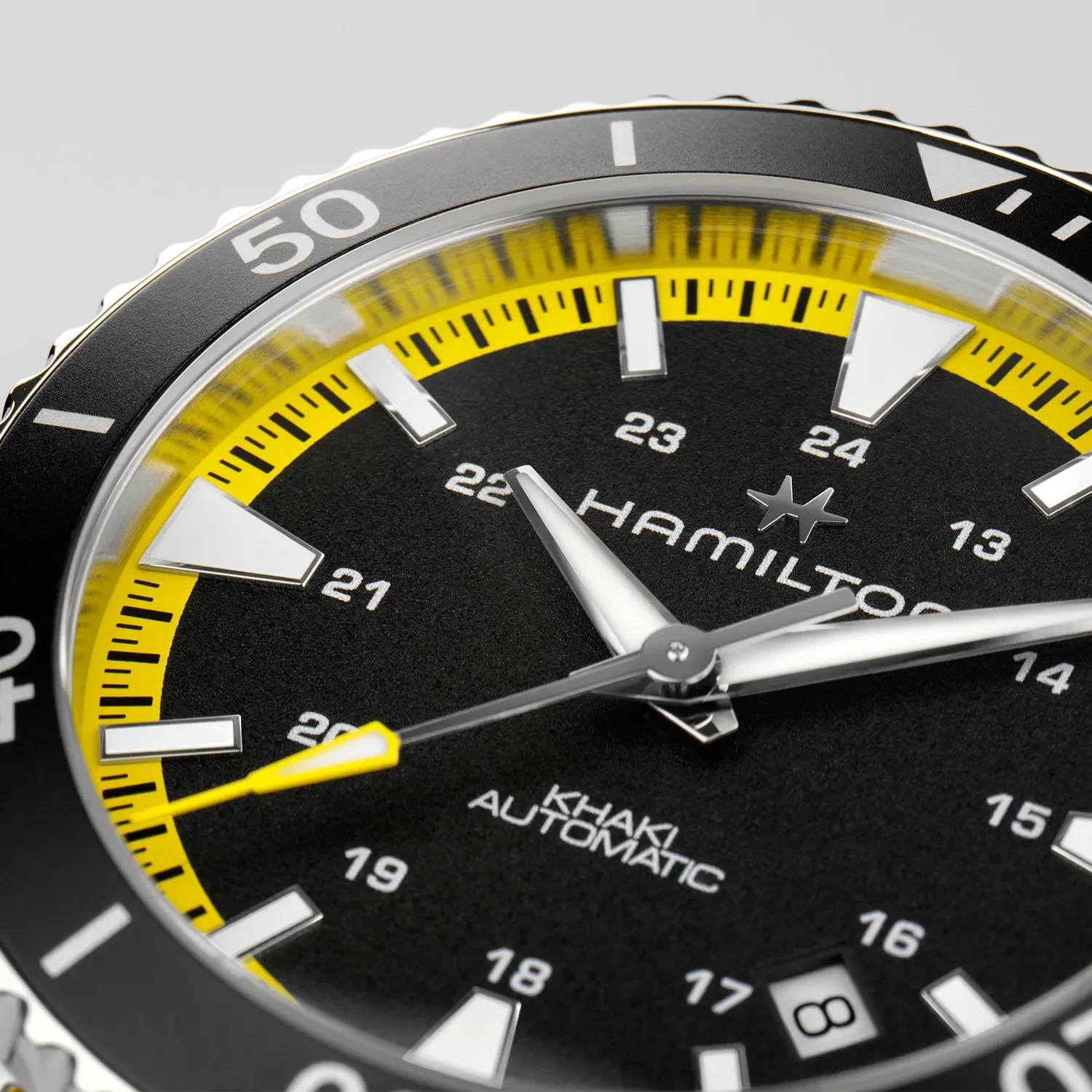 Hamilton Khaki Navy Scuba H82395332