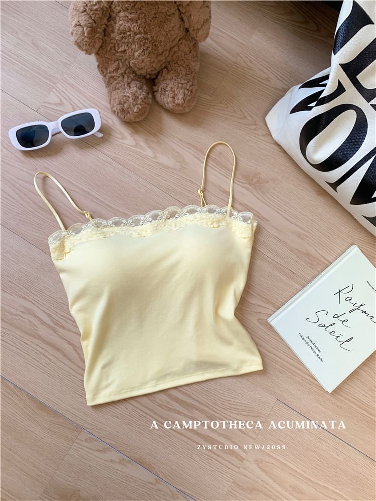 Flowerisque - Gewatteerde camisole top met effen kanten rand