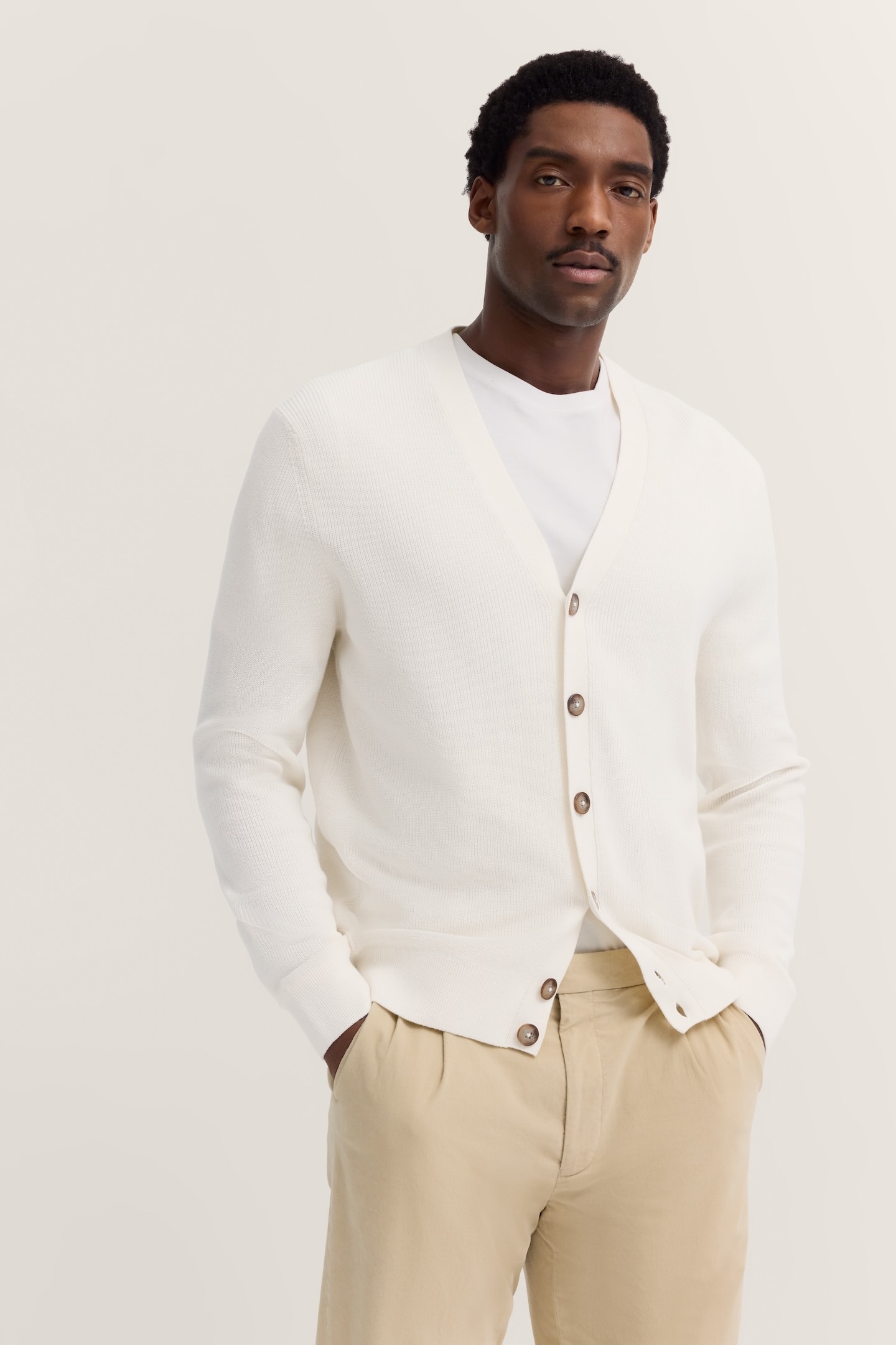 bugatti Cardigan »Regular Fit«, mit V-Ausschnitt und Ripp-Struktur
