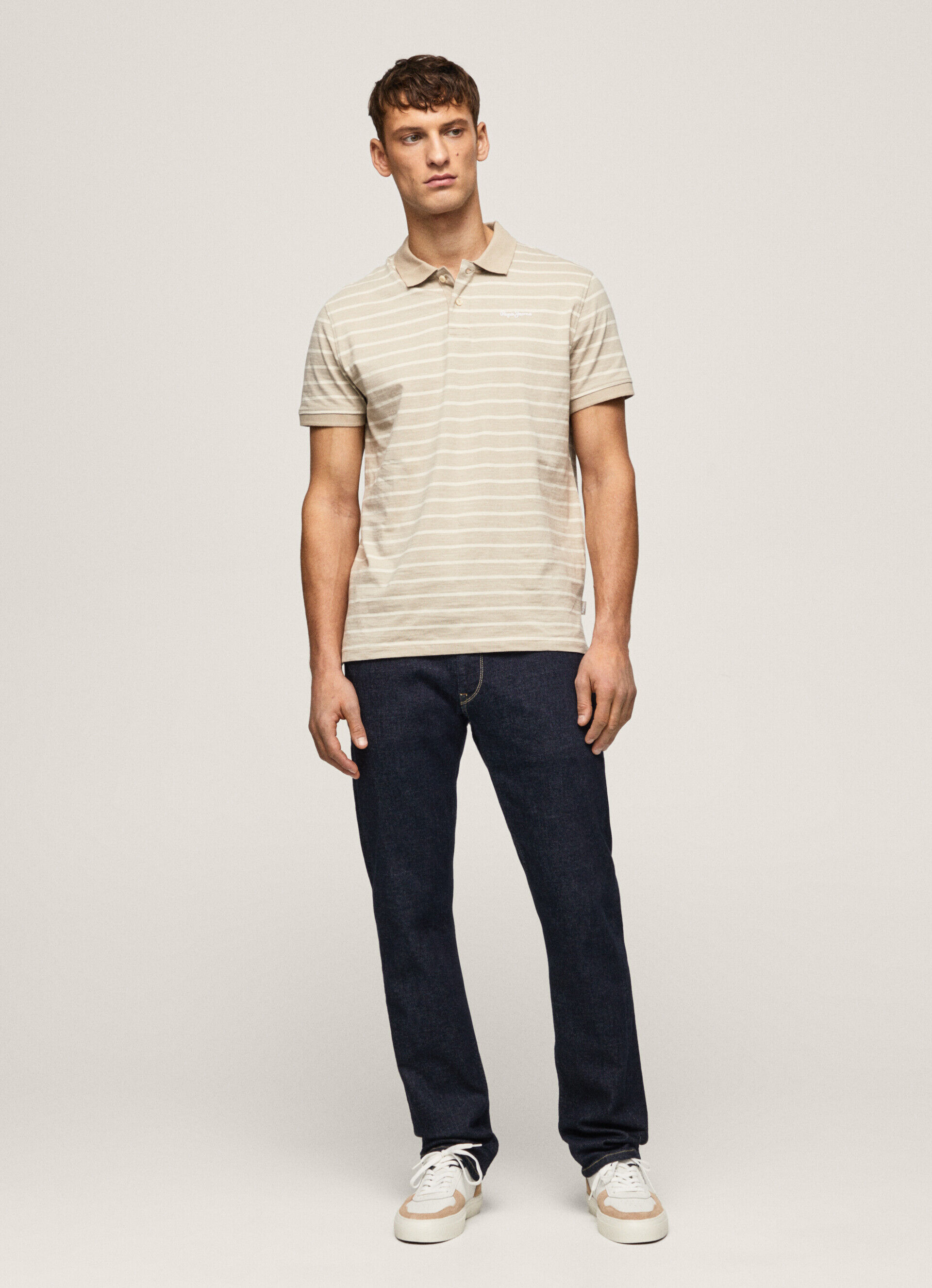 Camisa polo com estampa listrada - bege malte