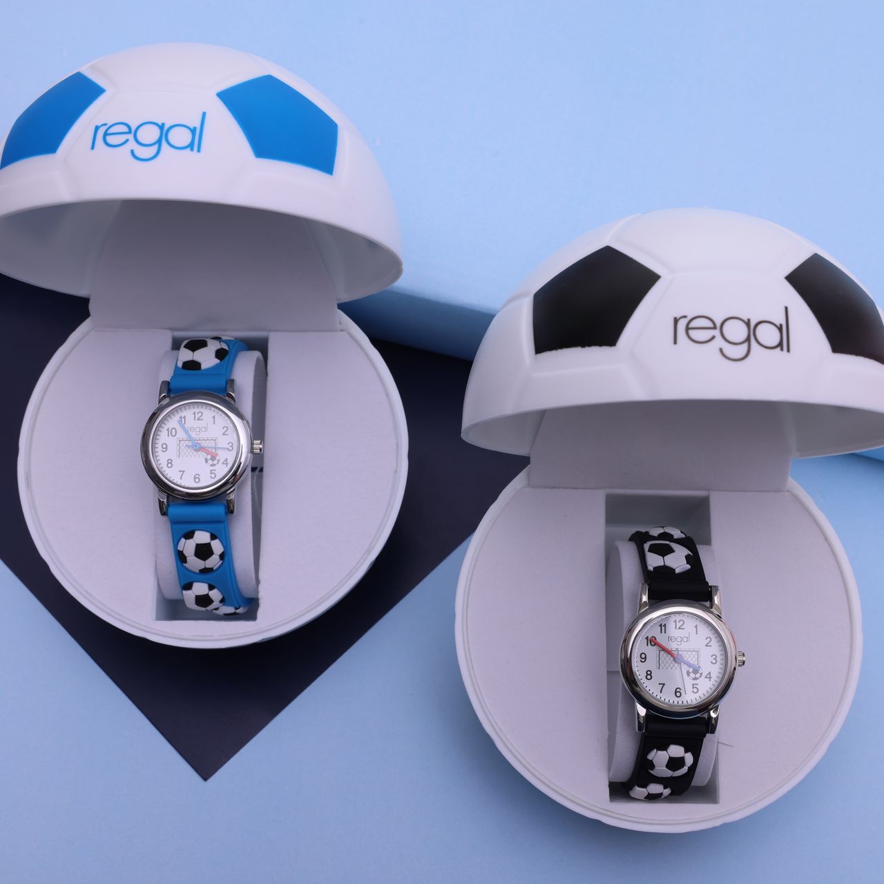 Regal jongenshorloge in voetbal cadeaudoosje