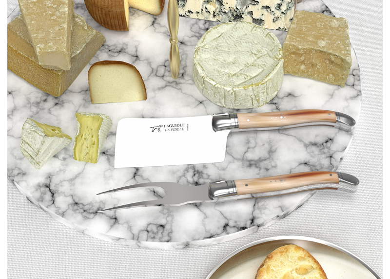 Service à fromage Laguiole avec un manche en pointe de corne blonde et mitres en acier inoxydable