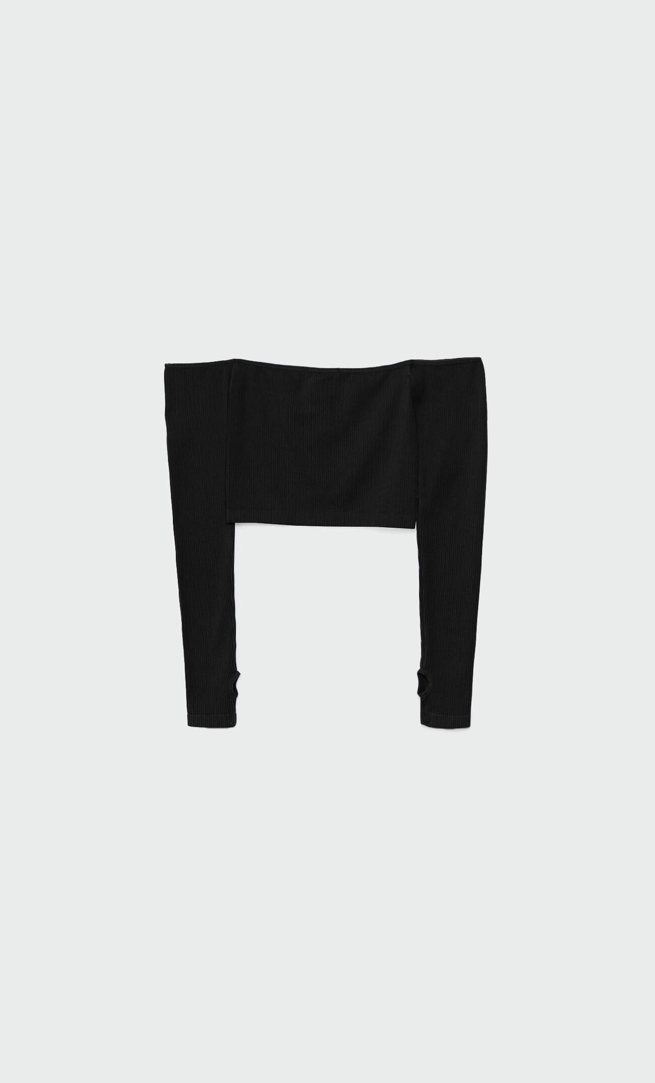 Camiseta sem costuras com ombros à mostra