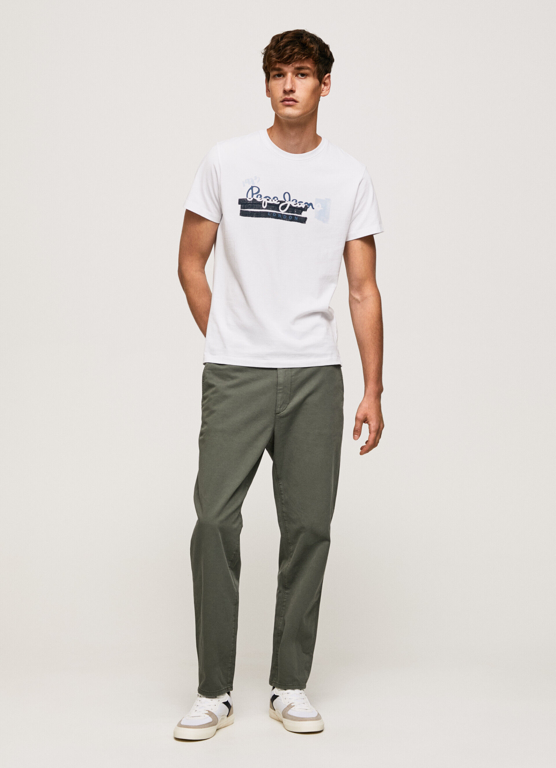 Camiseta de algodão com logo de pinceladas - branca