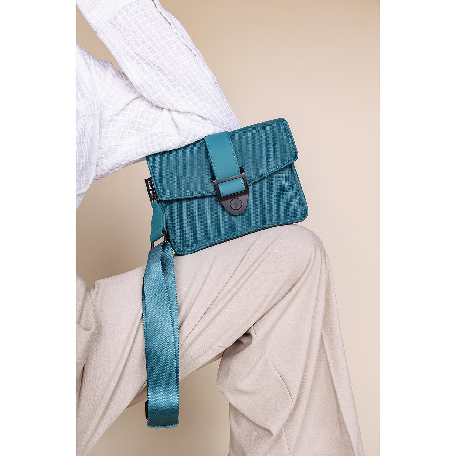 Bold Banana Crossbody M power petrol