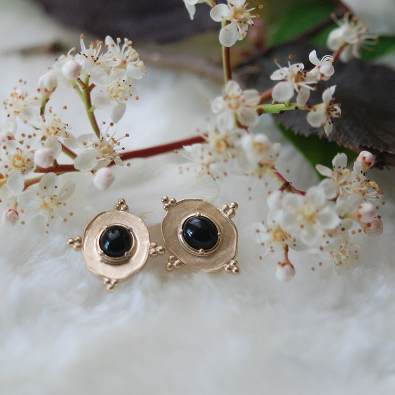 Boucles d'oreilles puces agate noire plaqué or LILA - Bijoux Privés Discovery