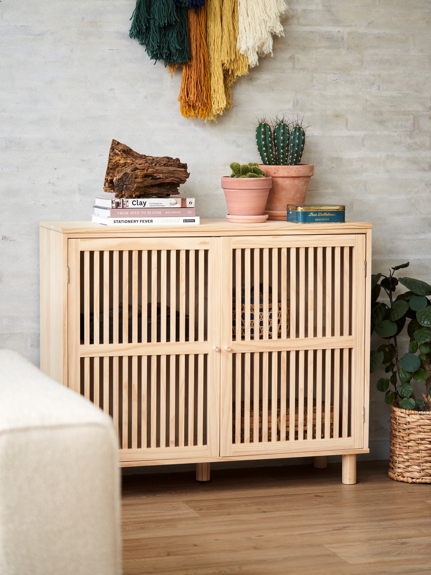 Skab | Fyrretræ. 95 x 35 x 80 cm. | Medium Wood