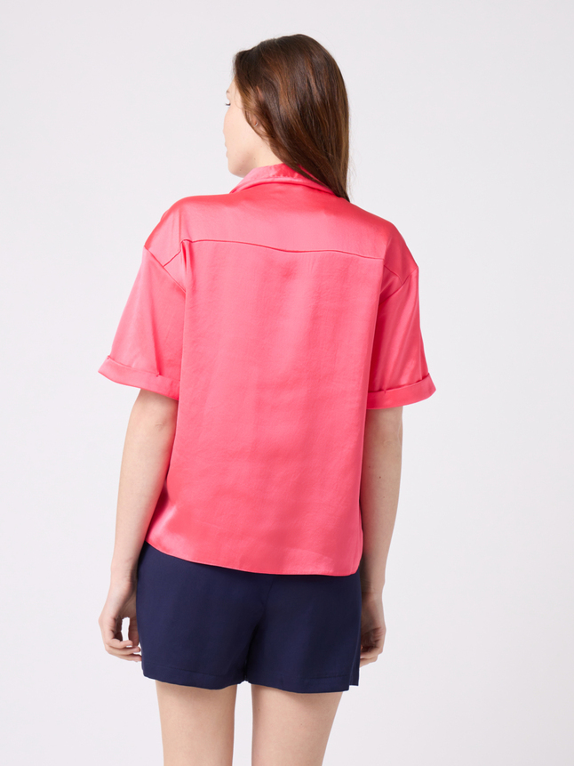 Chemise satinée manches courtes