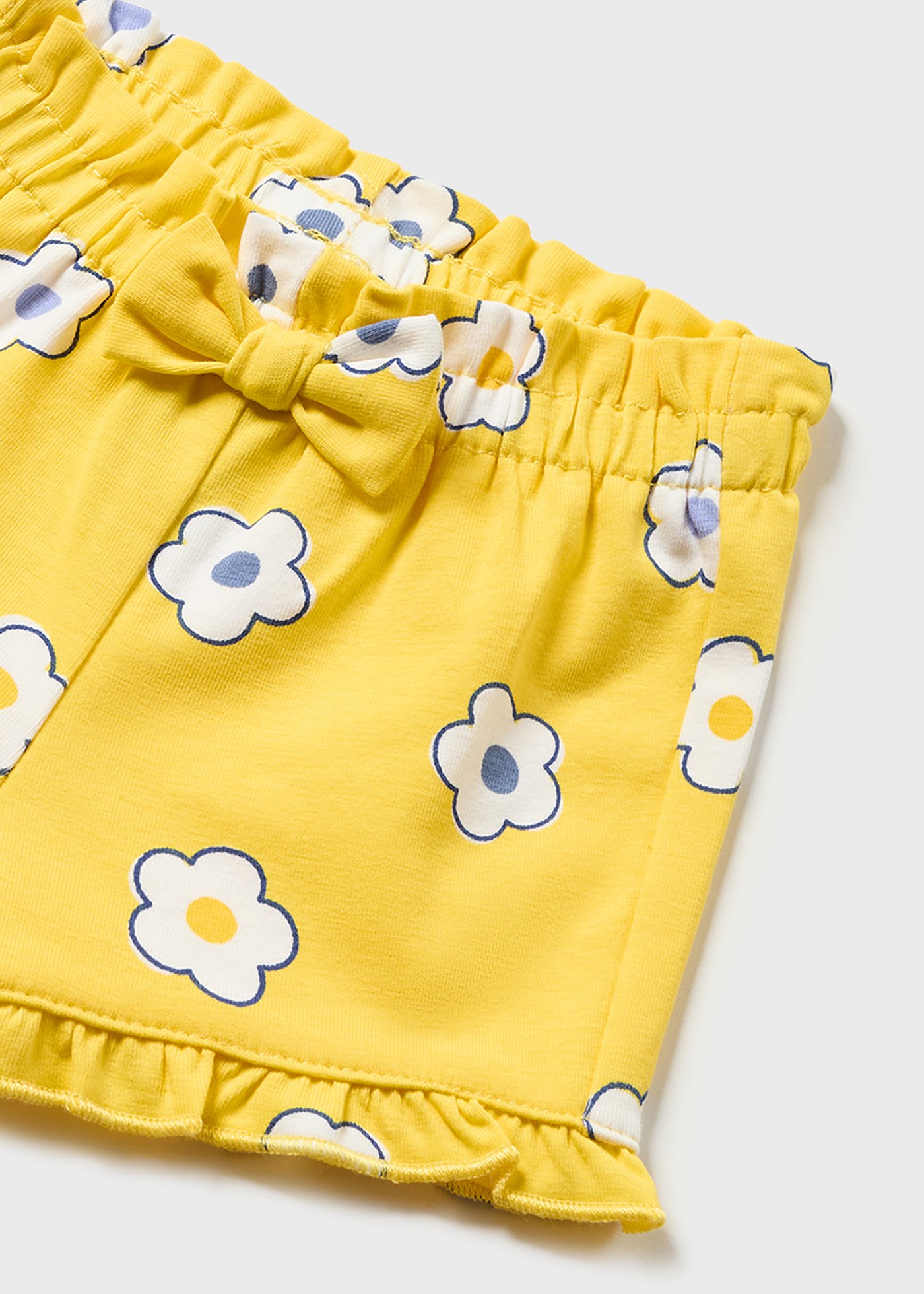Conjunto de 4 peças em algodão sustentável para recém-nascidos.