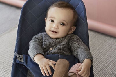 BabyBjörn Bliss Vippestol Vevet Klassisk Quilt, Midnattsblå