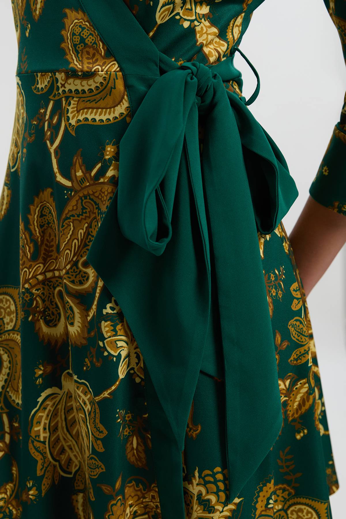 KarenMillen Robe Midi en Crêpe à Imprimé Cachemire avec Ceinture Nouée