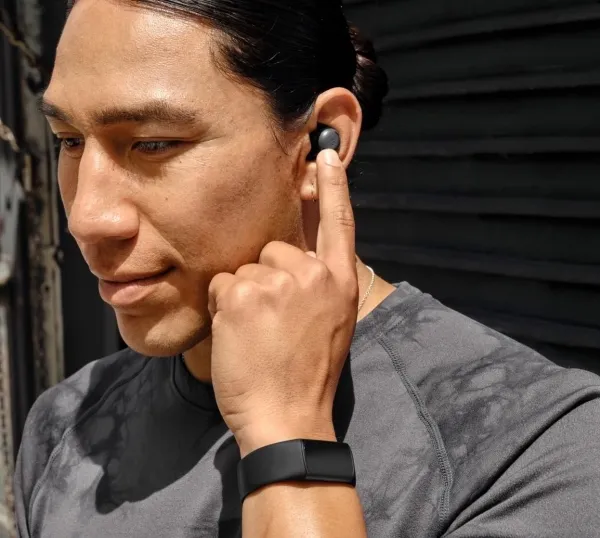 Fitbit Charge 6 - Sort aluminium - aktivitetssporer med uendelighedsbånd - silikone - obsidian - Bluetooth, NFC - 37.64 g
