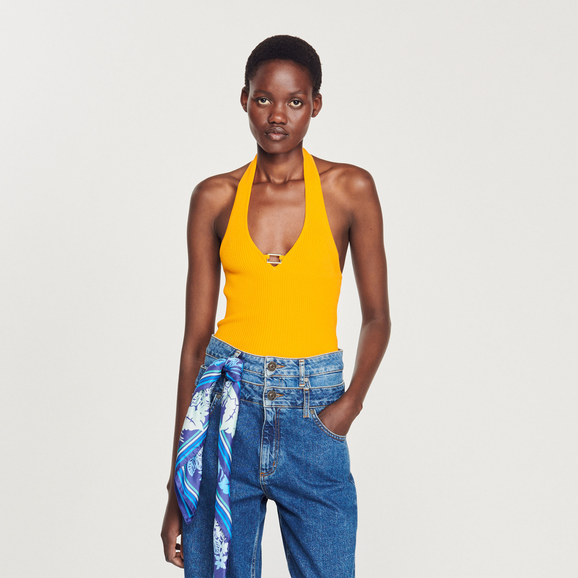 Top court en maille detail bijou