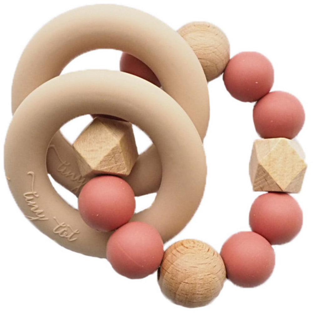 Køb Tiny Tot Chestnut Rangle Nordic Love