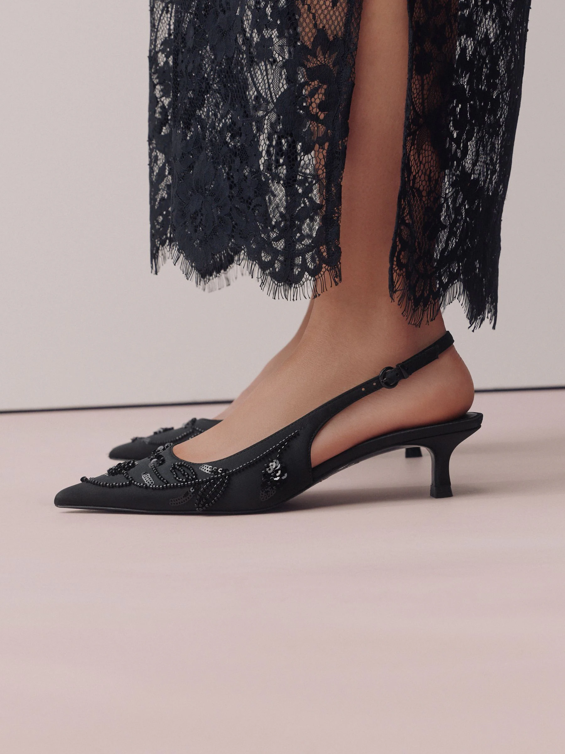 Zwart - Forever Comfort Satin Beaded Slingback Kitten Heels