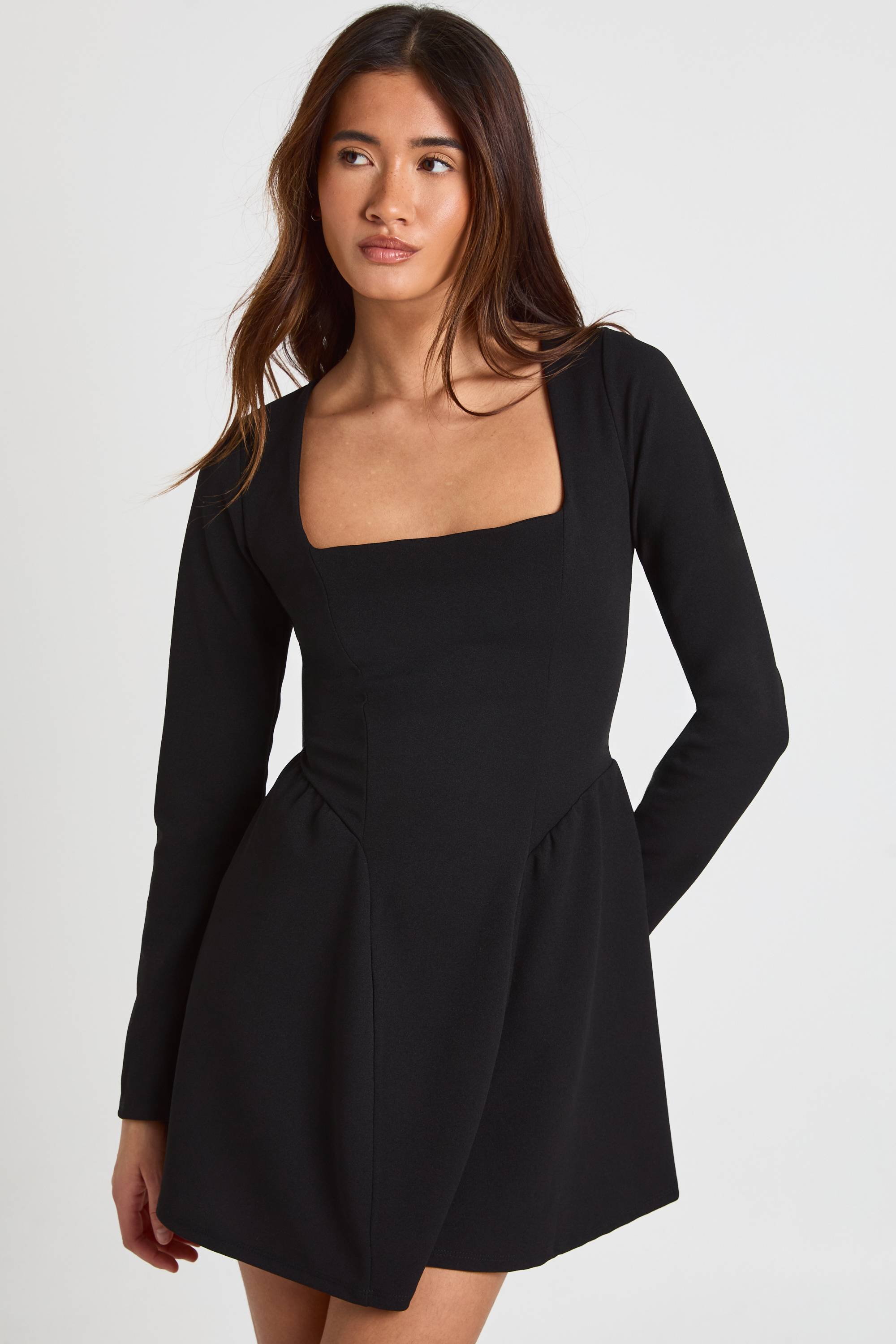 boohoo Robe mini à manches longues, encolure carrée et jupe ample