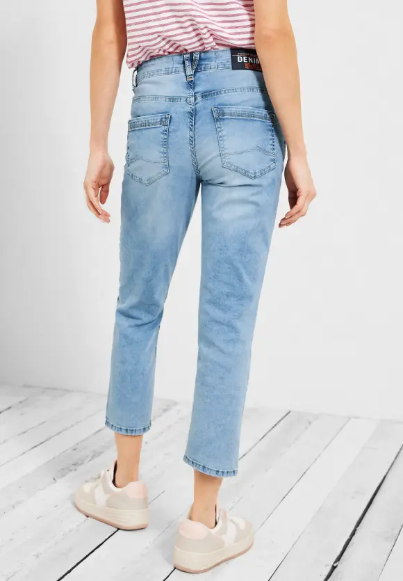 Loose Fit Jeans in 7/8 - mid blue washed
