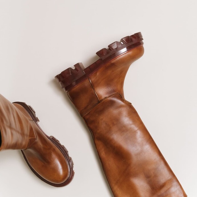Bottes à semelles crantées  en cuir cognac
