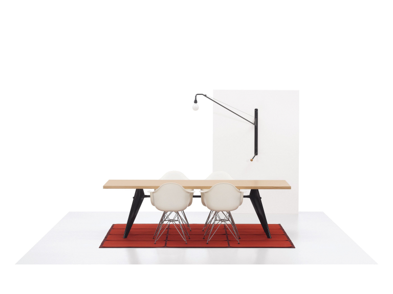 Vitra EM Table tafel 200x90, massief eiken, diepzwart