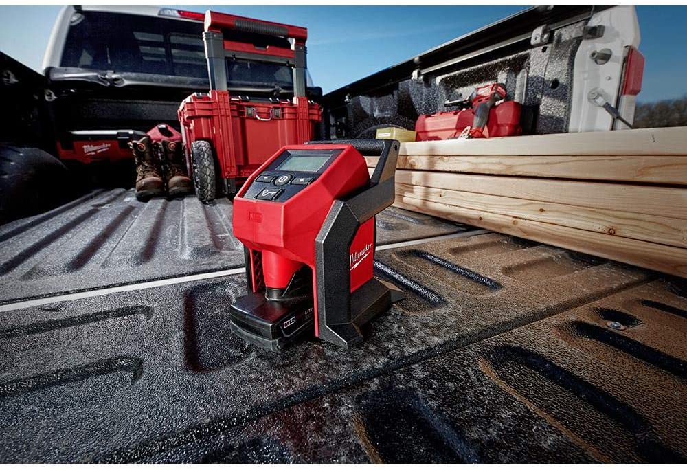Milwaukee M12 12 Volt Lithium Ion Cordless Compact Inflator Kit with 4.0Ah battery and charger
