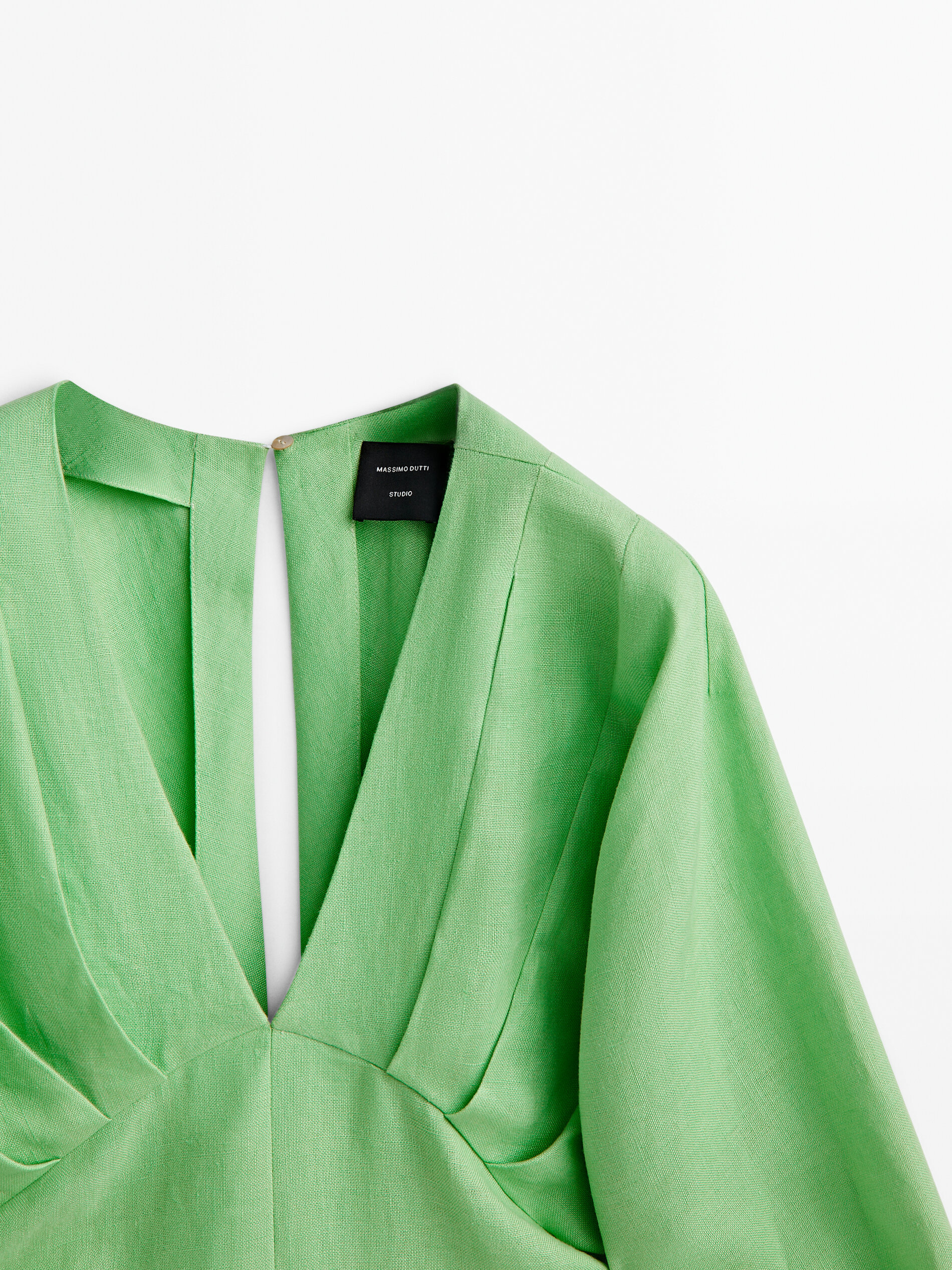 Vestido com detalhe plissado e fenda - Studio - VERD.MANZ