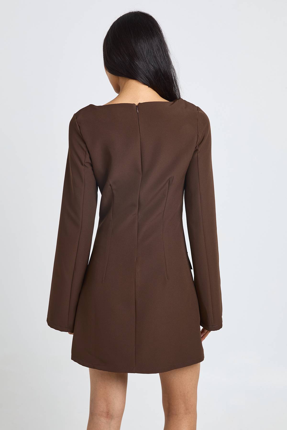boohoo Robe Mini Ajustée À Manches Longues Et Encolure Bateau Pour Grande Taille