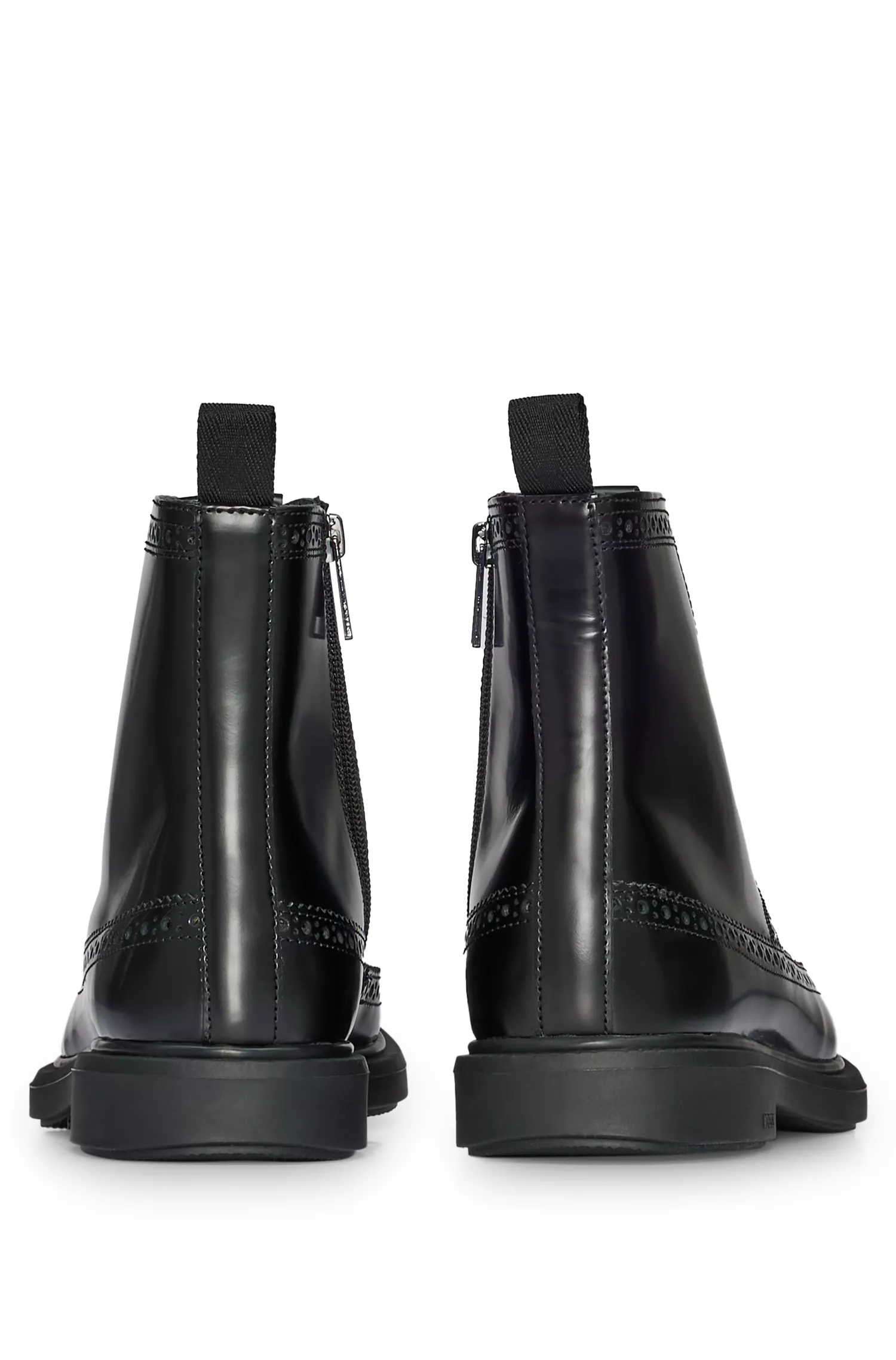 Botas BOSS Black-Half em couro escovado com detalhes brogue.