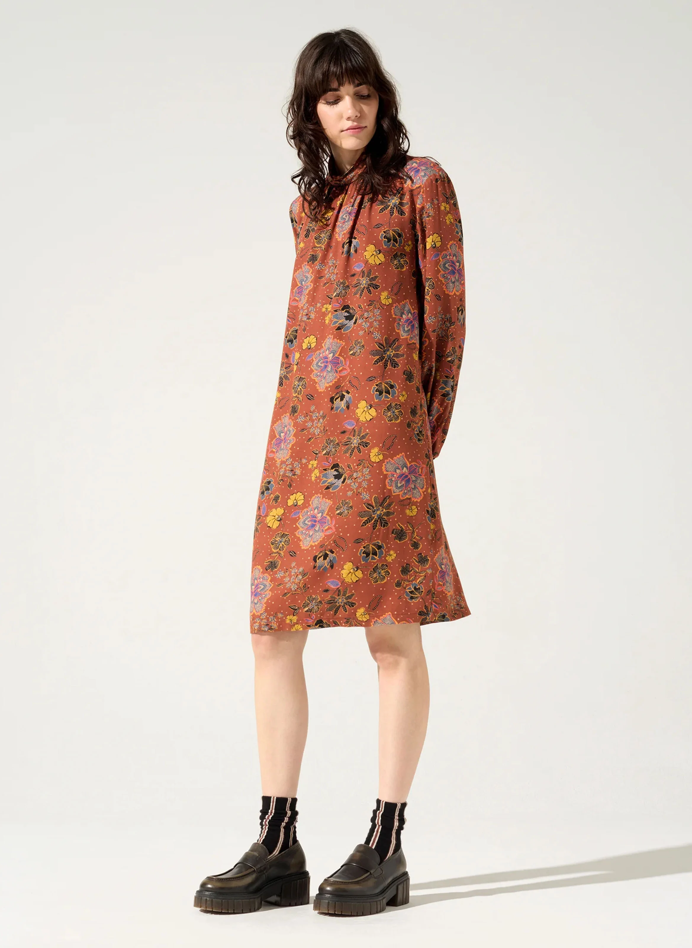 GITA - Robe col montant droite imprimée | Rouge