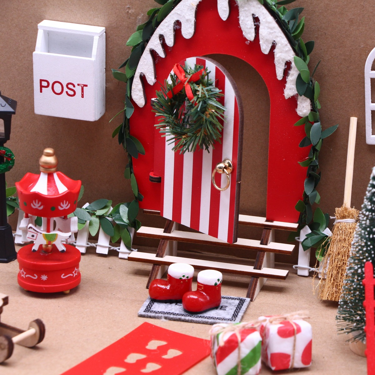 (25-tlg. Set) Miniatur Weihnachts Elfen Tür Mini Wichtel Haus Wand Christmas Home Deko Bastel Zubehör für DIY Projekte