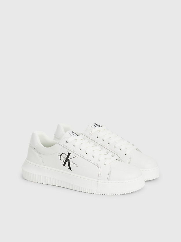 Tênis de couro