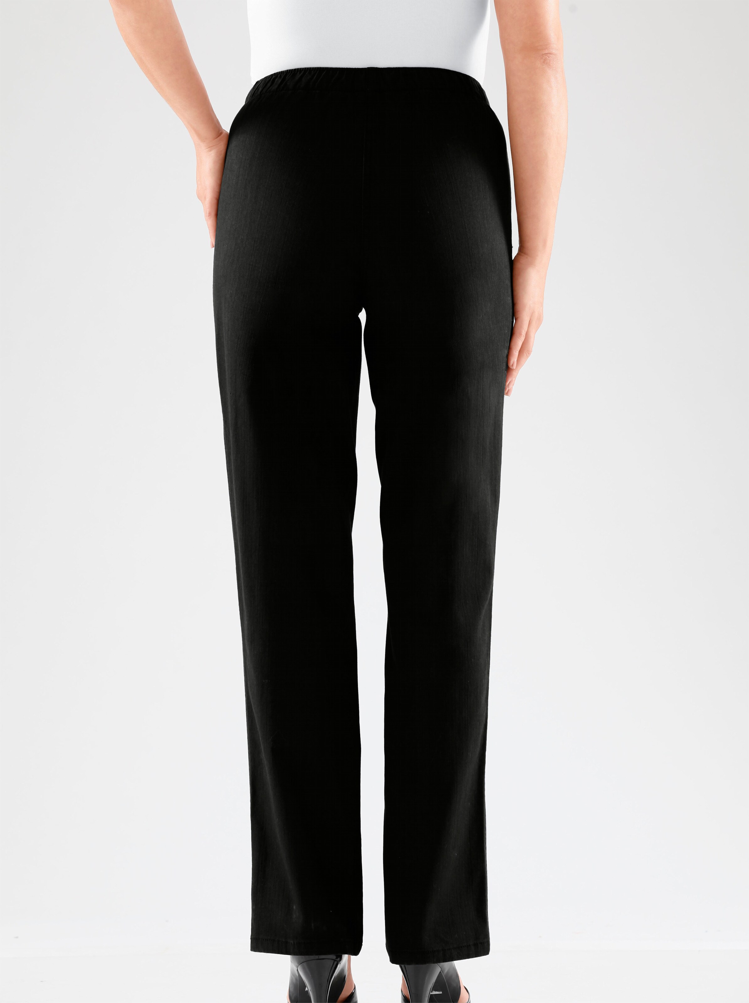 Schlupfjeans in schwarz