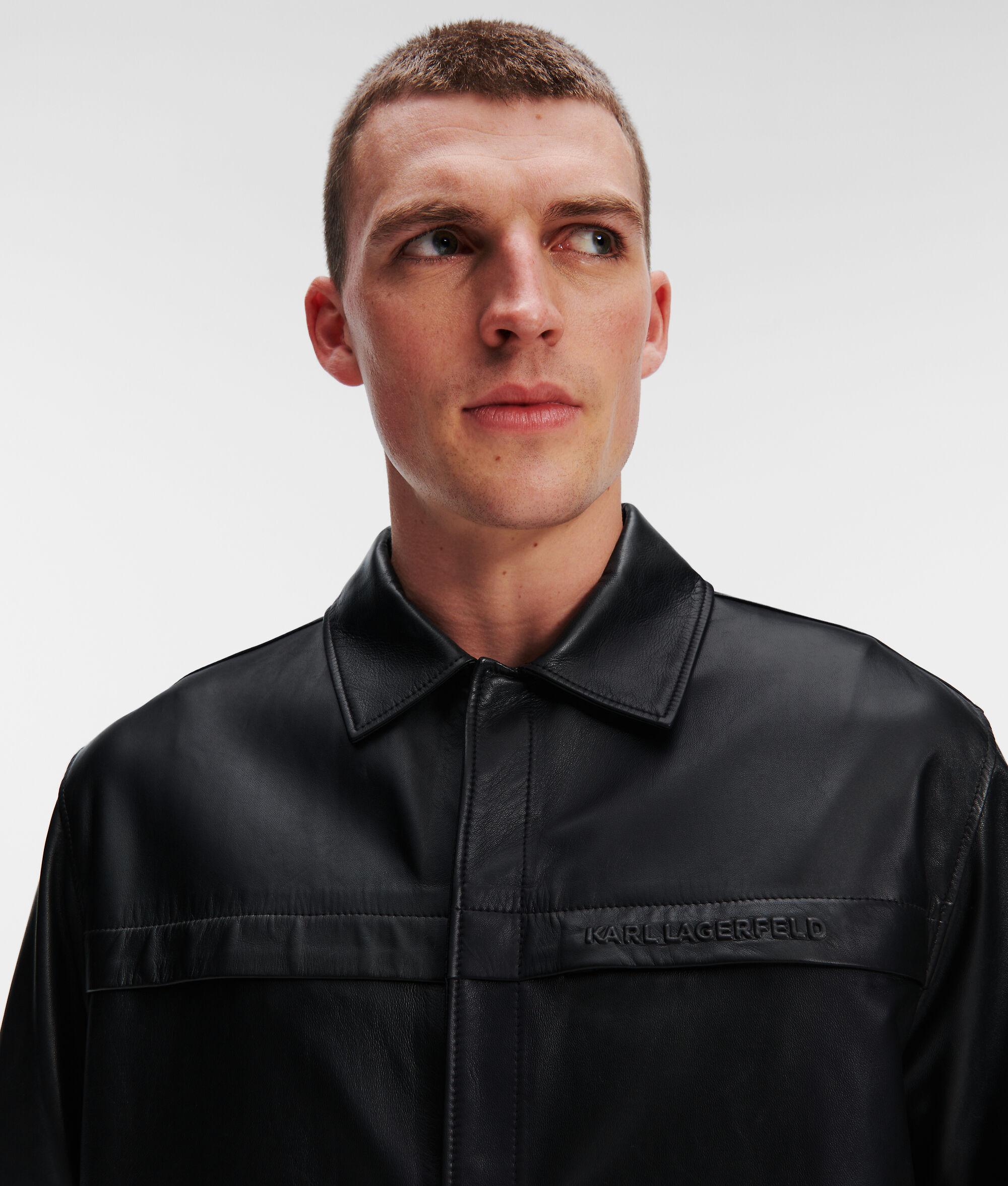 CHEMISE EN CUIR AVEC POCHE POITRINE