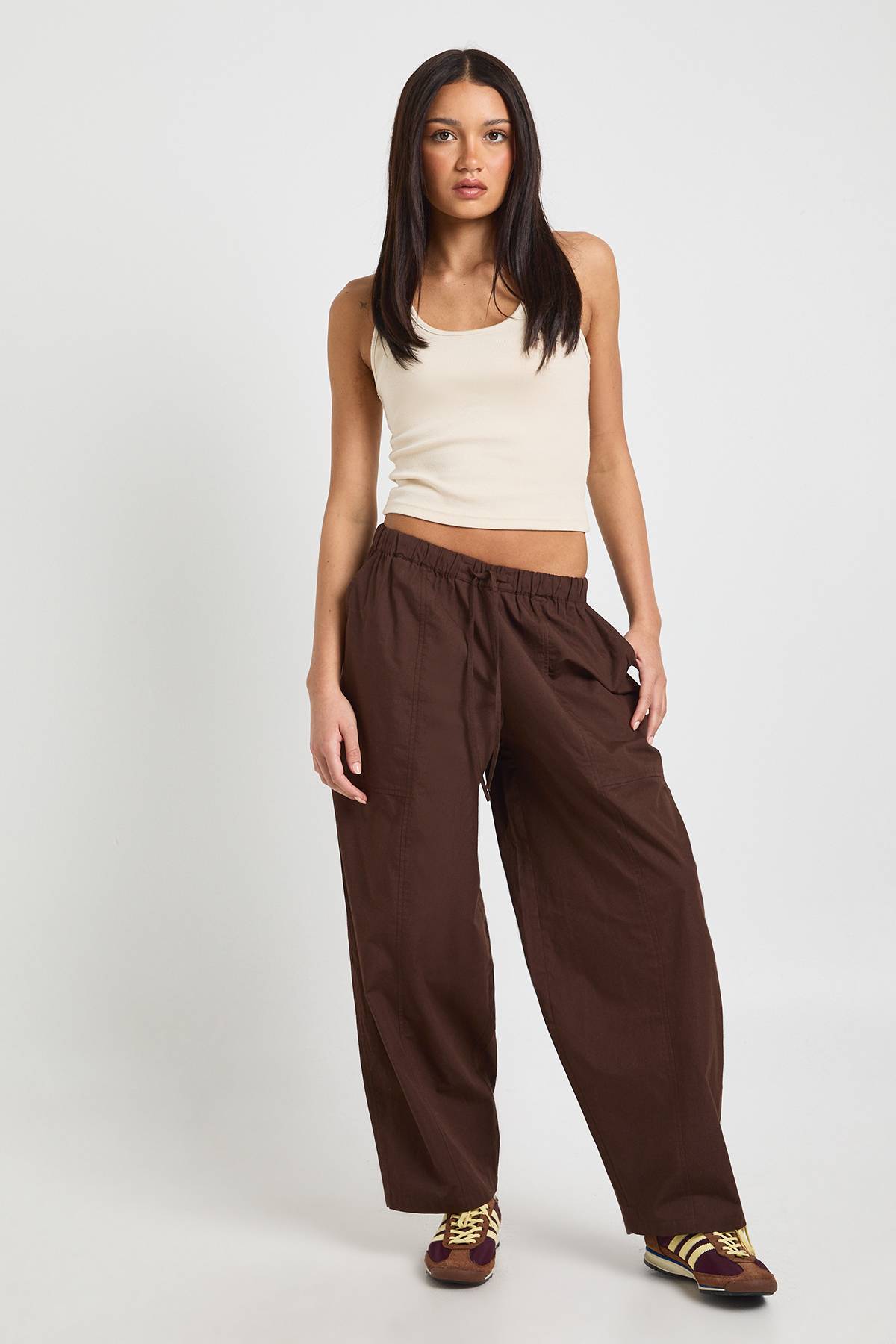 boohoo Pantalon En Popeline À Jambes Tonneau Avec Cordon De Serrage