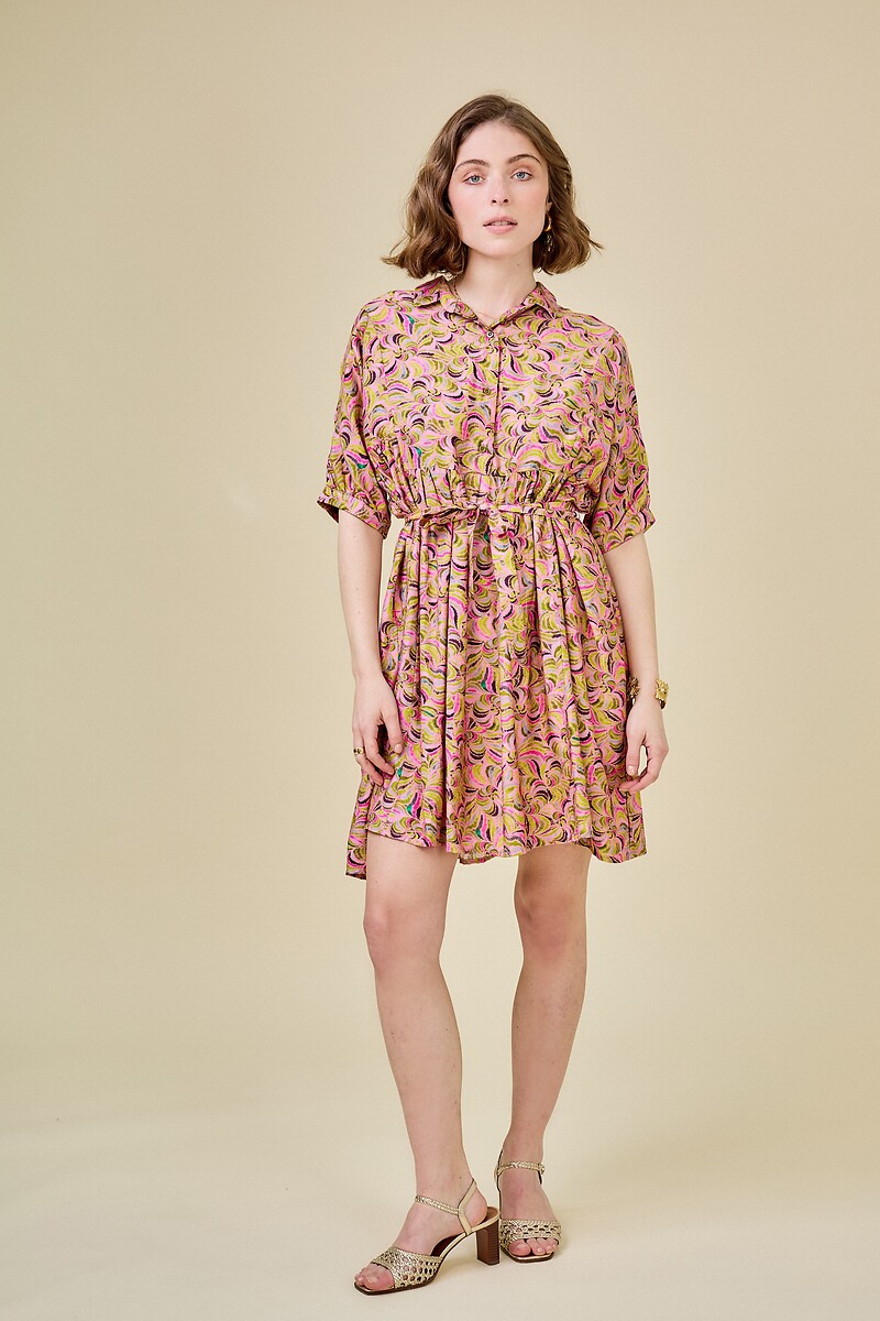 ATÉ BREVE<br>Vestido curto estampado, evasê, gola de camisa
