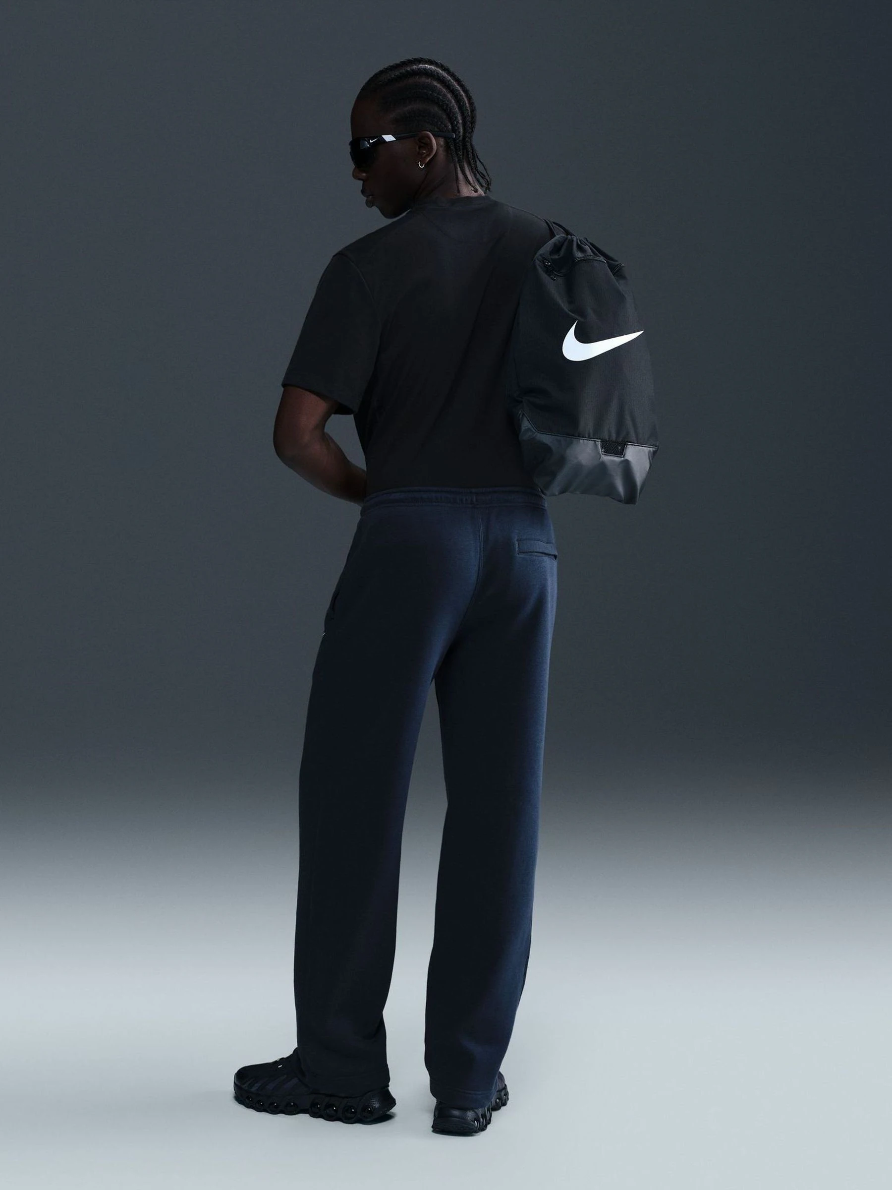 Obsidiaan - Nike Club Fleece joggingbroek met wijde pijpen