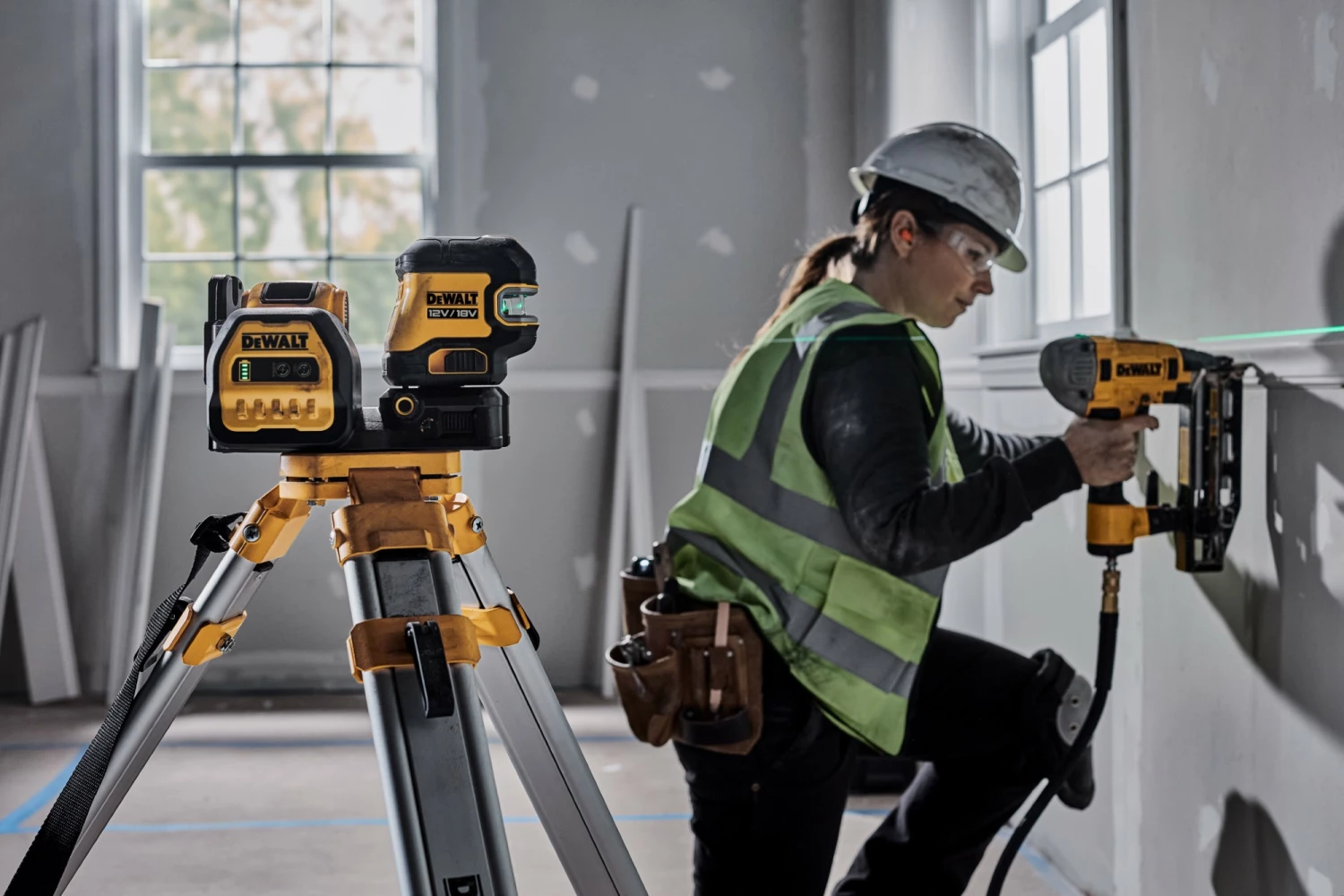 DeWALT DCE825D1G18 12V / 18V Li-ion XR Accu Zelfnivellerende 5 Punts kruislijnlaser set (1x 2.0Ah) in TSTAK koffer - Groen