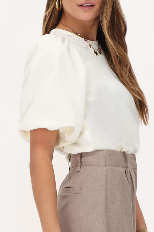 Witte top met gepofte mouwen