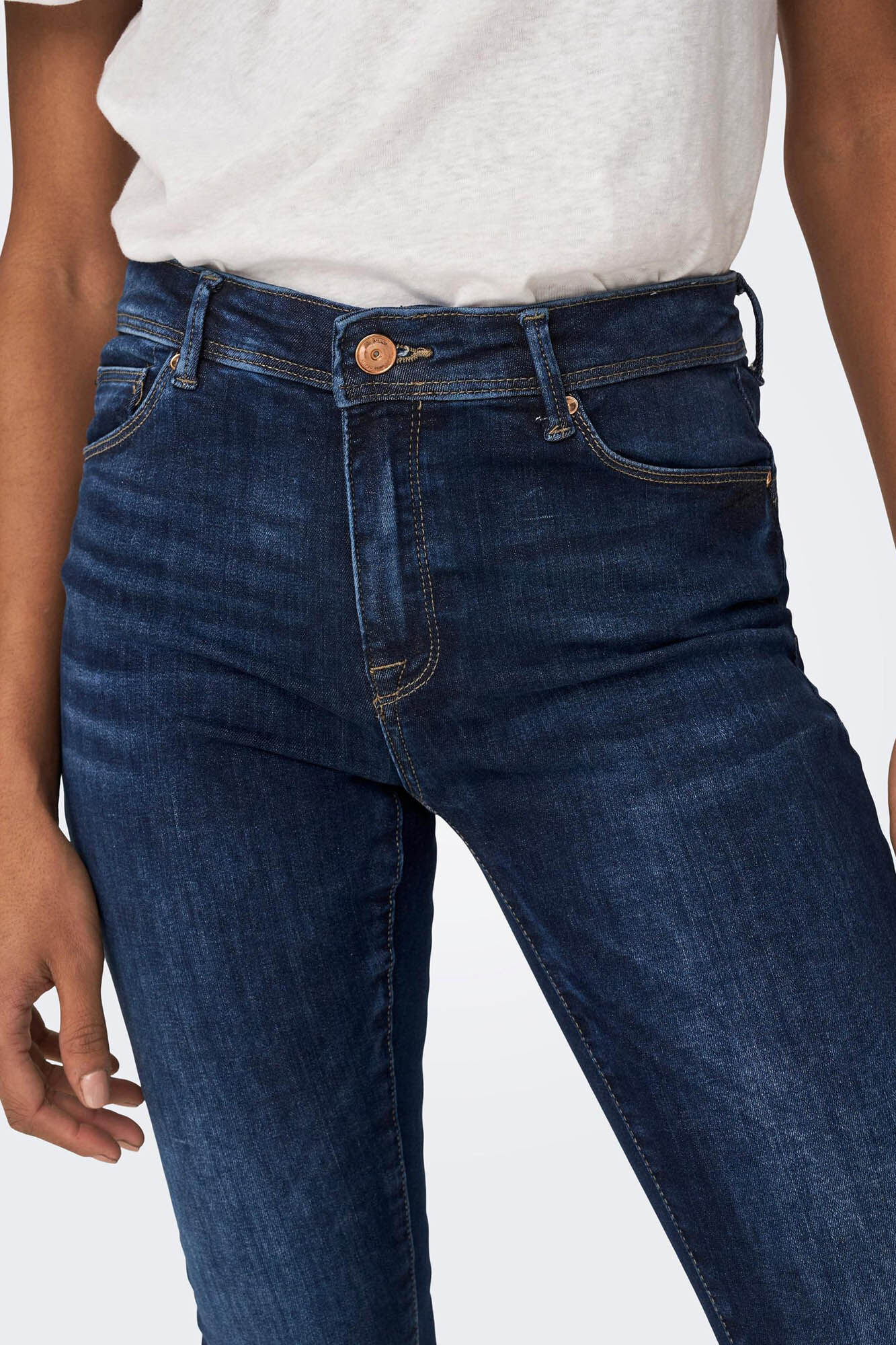 Calça jeans skinny e cintura alta