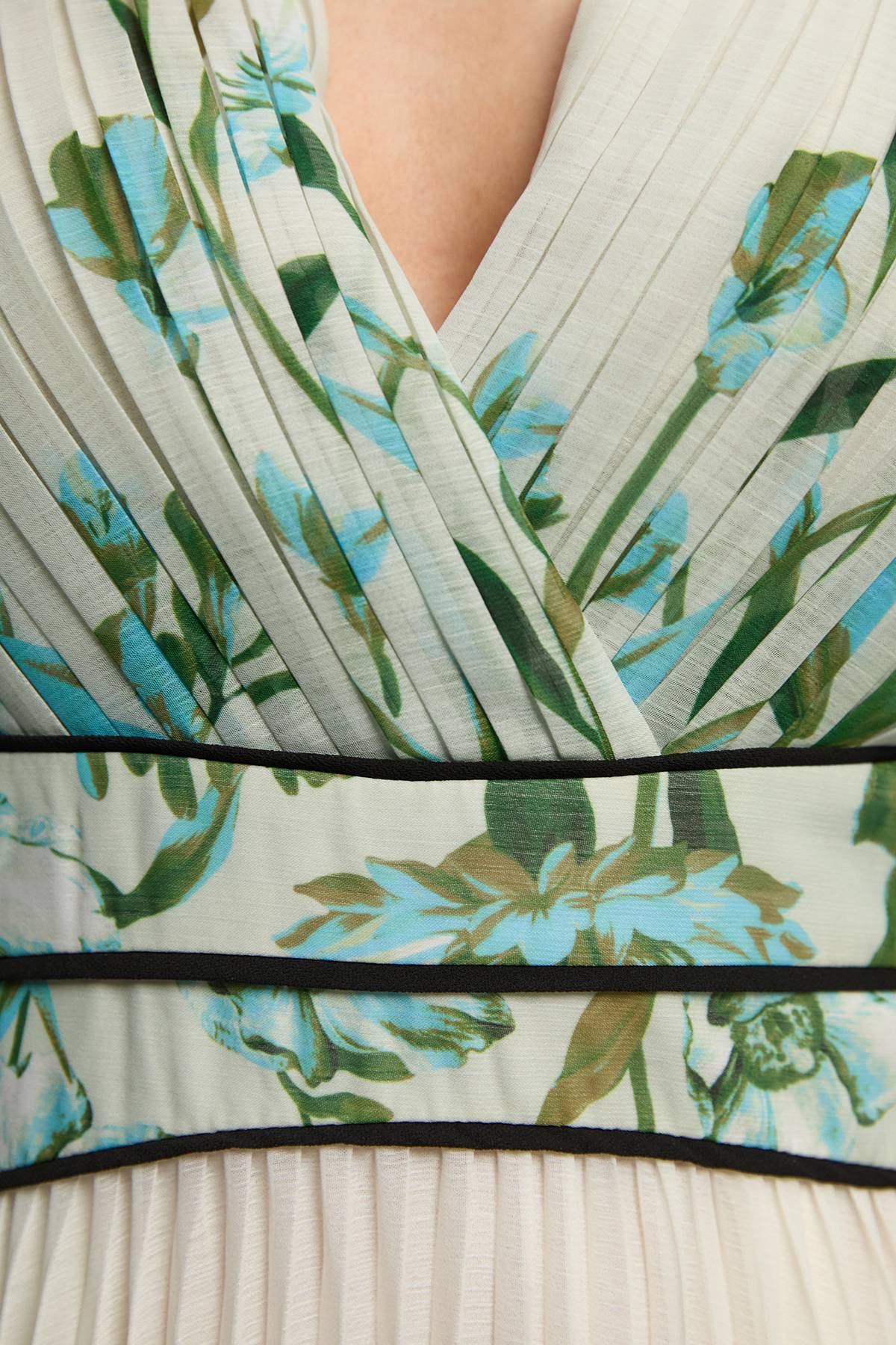 KarenMillen Robe Maxi Drapée En Georgette Tissée À Col En V Plissé Et Motif Floral Ombré