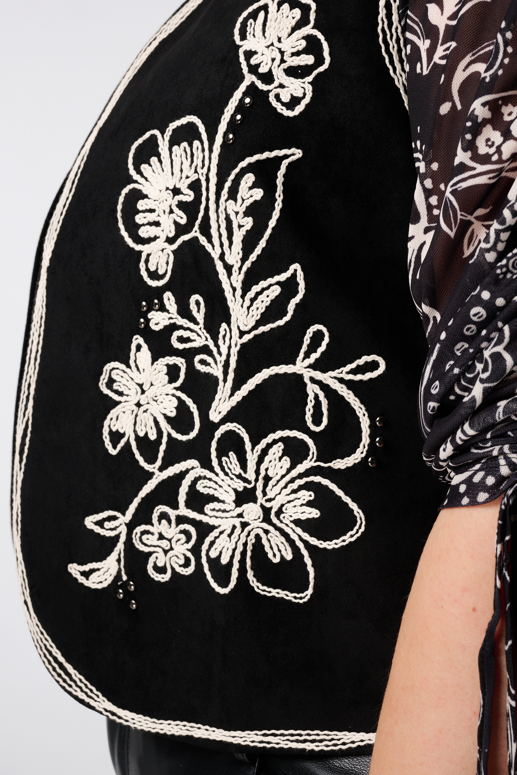 Suèdine gilet met broderie Zwart